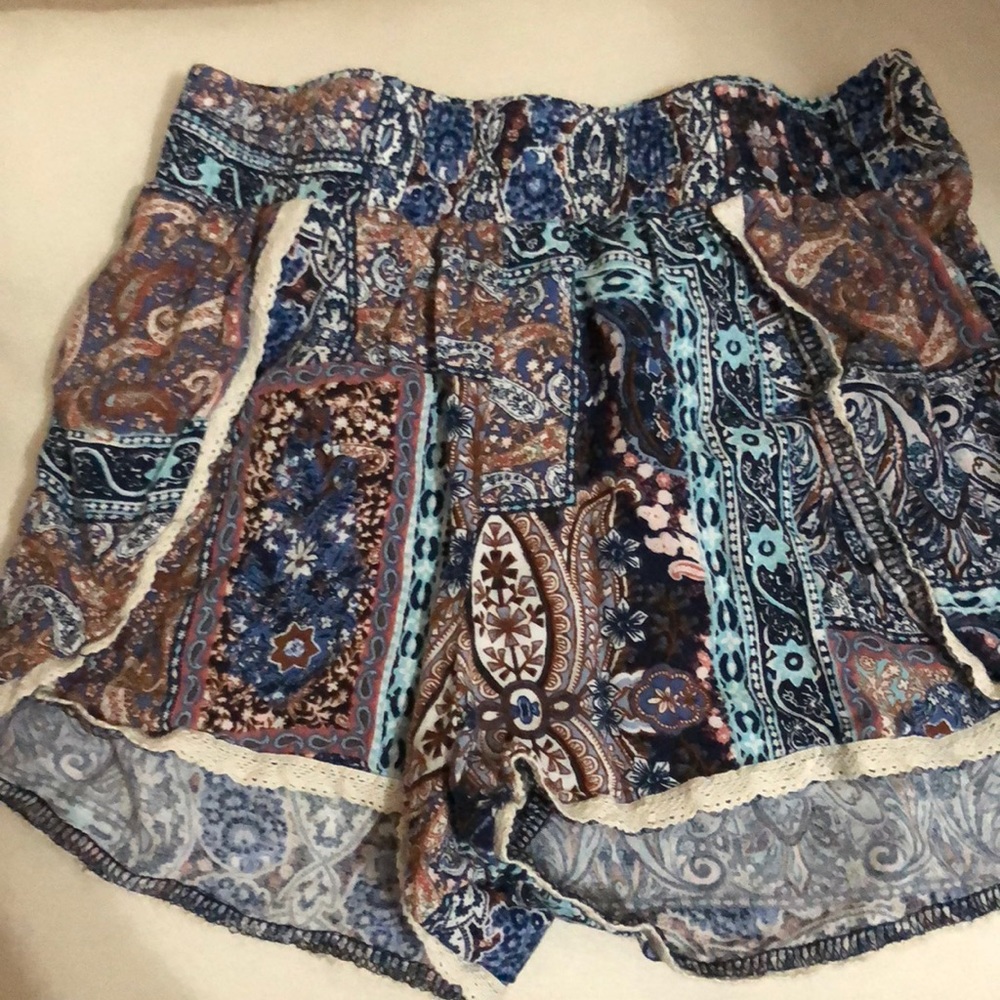 Tillys Flowy patterned shorts